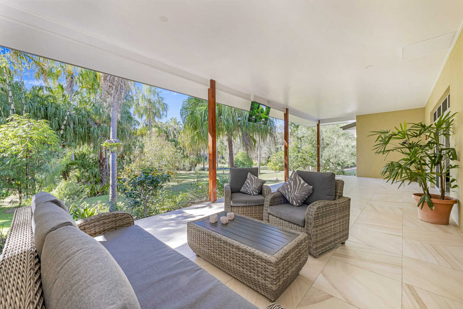 17 Woodlands Lane Moore Park Beach 17 Woodlands Lane Moore Park Beach