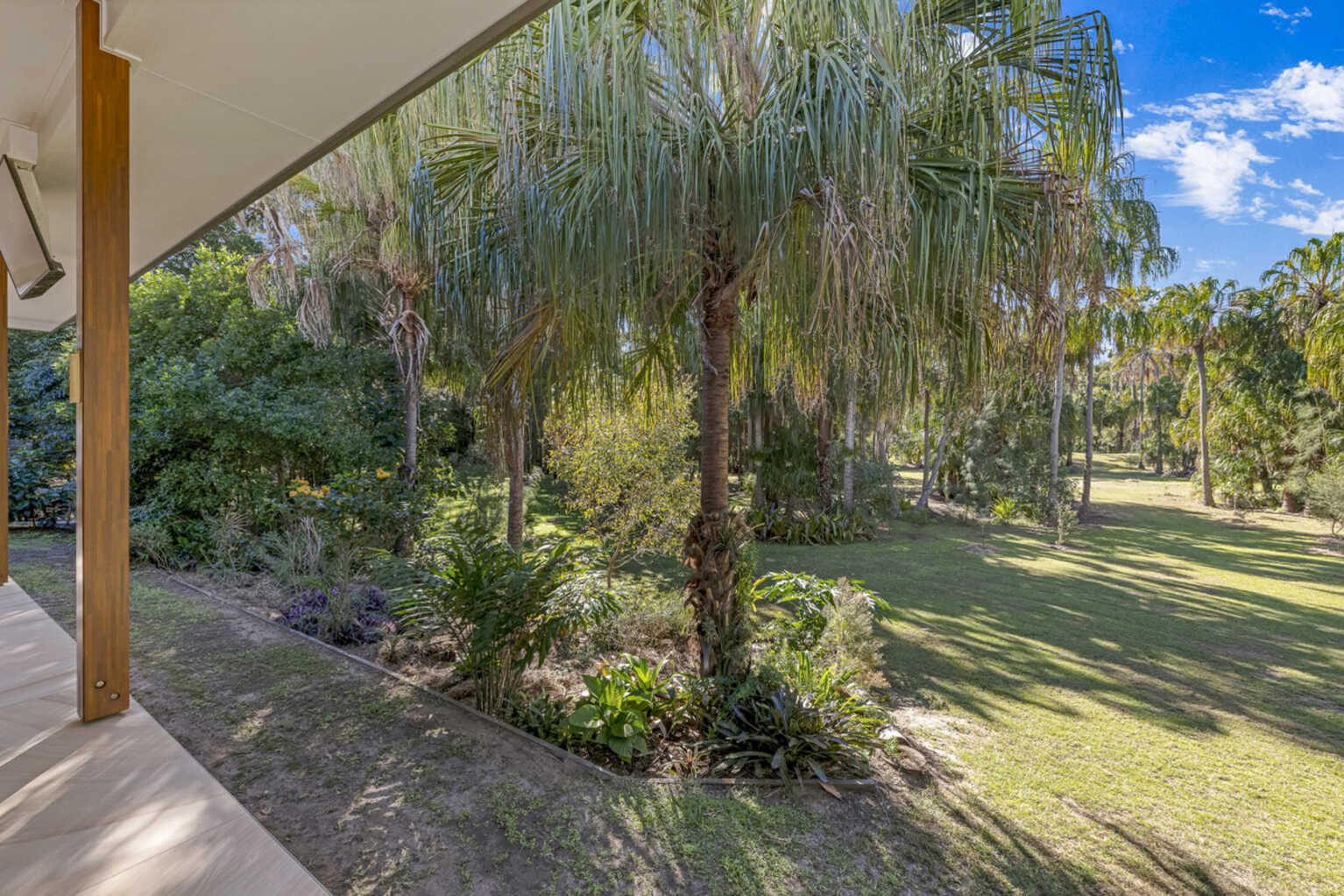 17 Woodlands Lane Moore Park Beach 17 Woodlands Lane Moore Park Beach
