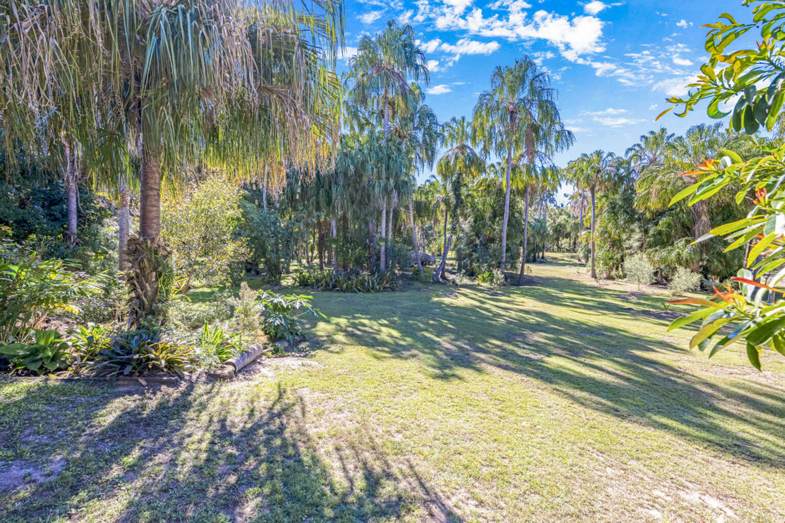 17 Woodlands Lane Moore Park Beach 17 Woodlands Lane Moore Park Beach