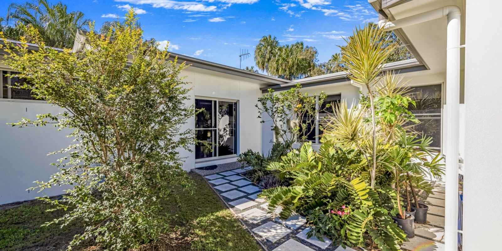 17 Woodlands Lane Moore Park Beach 17 Woodlands Lane Moore Park Beach