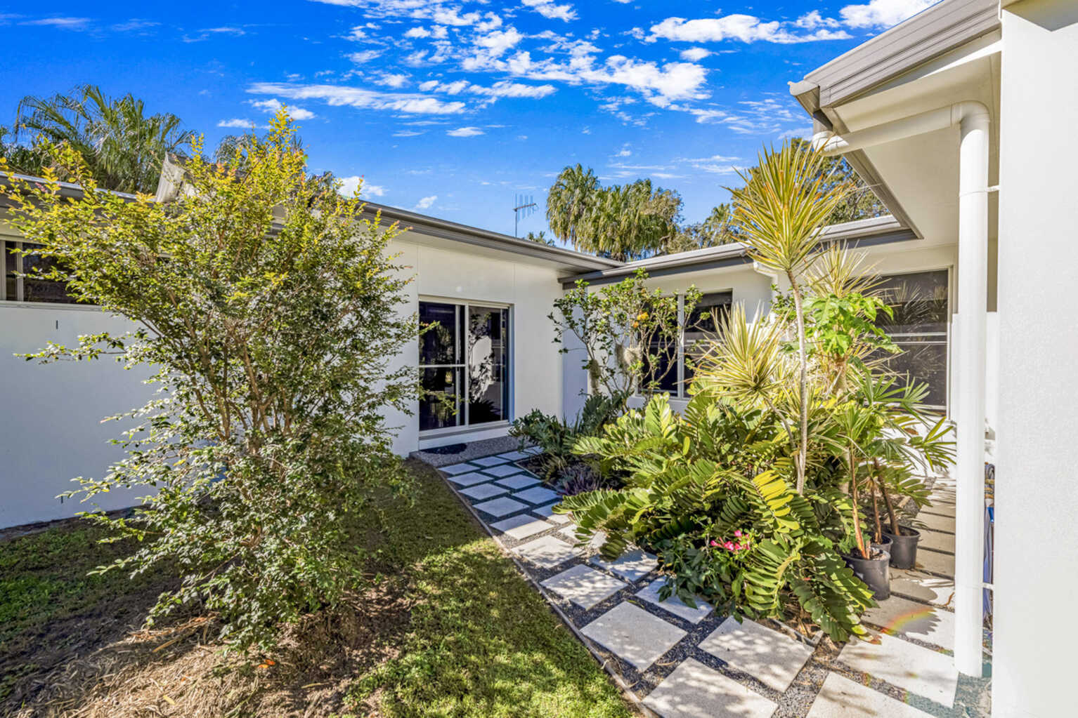 17 Woodlands Lane Moore Park Beach 17 Woodlands Lane Moore Park Beach