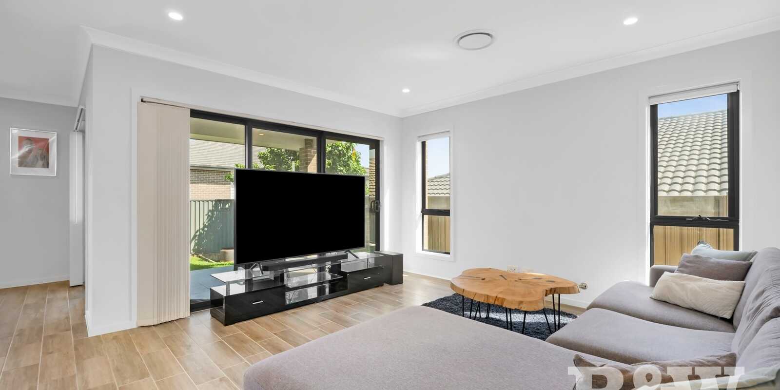 25B Evans Street Oran Park