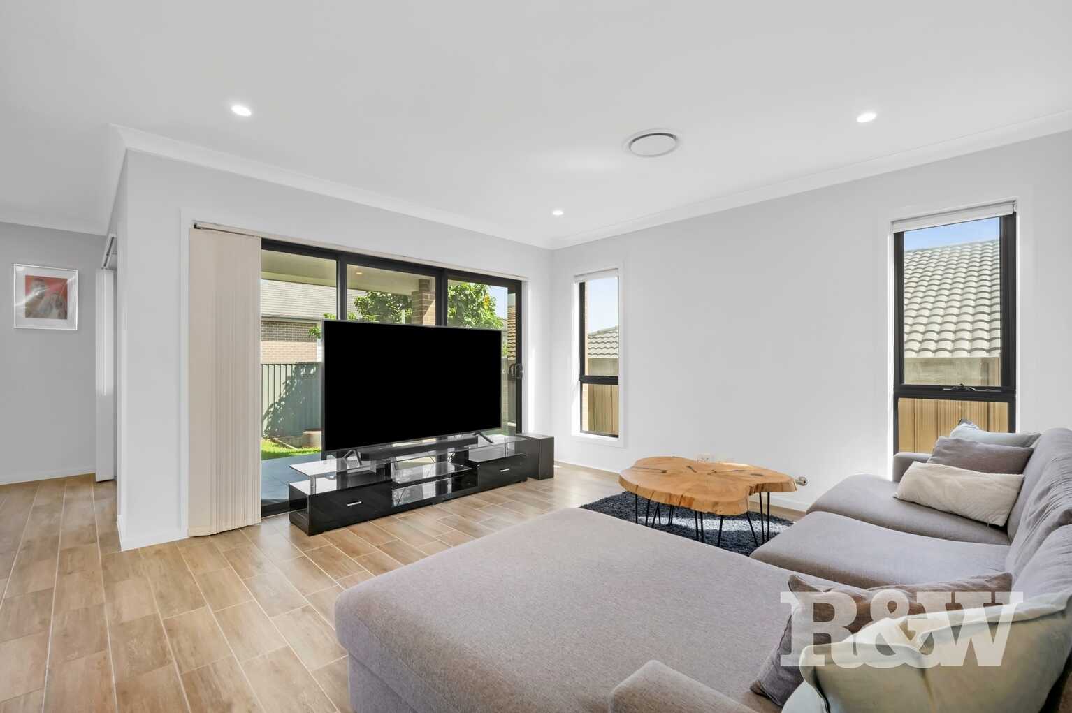 25B Evans Street Oran Park