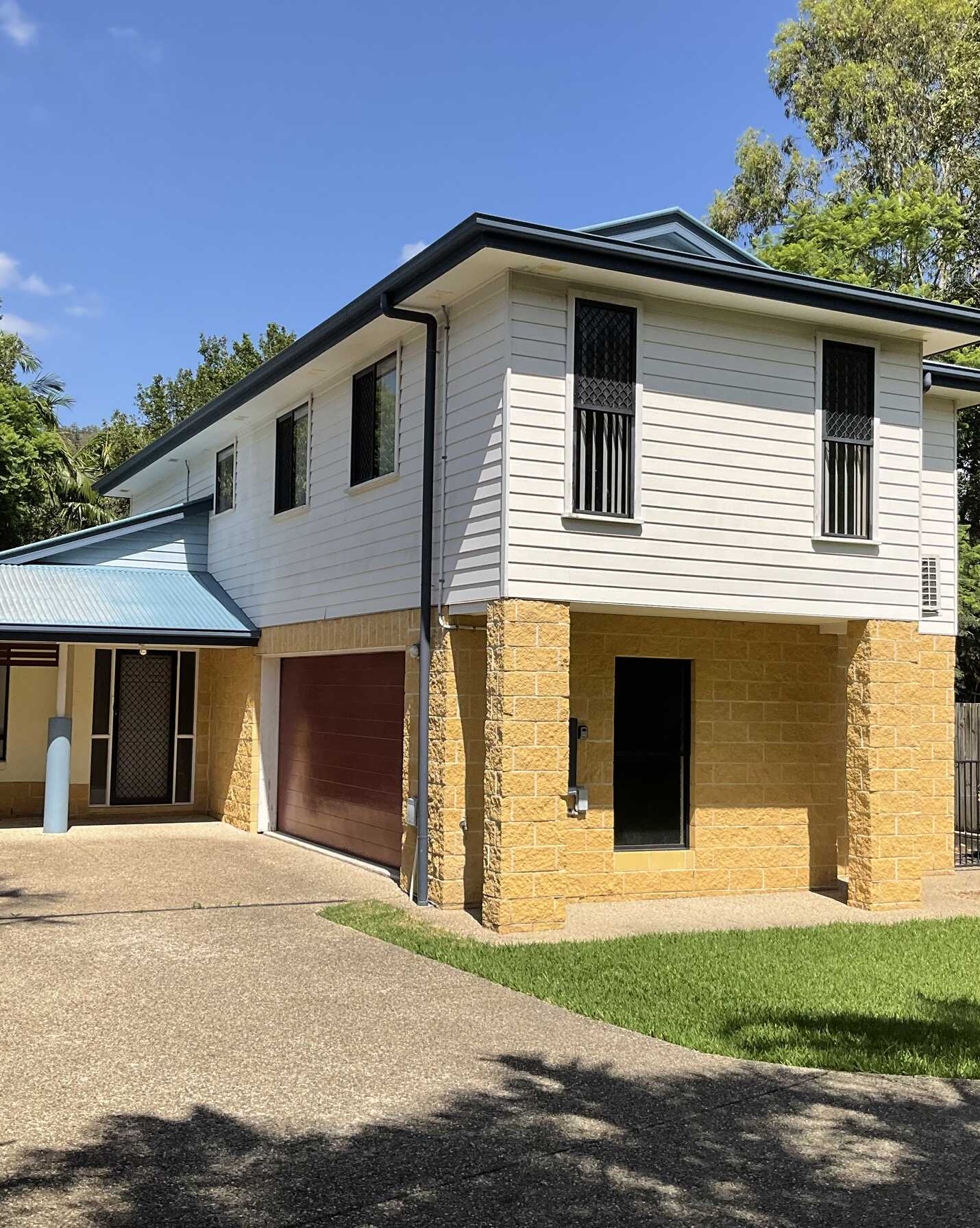 Mitchelton, Mitchelton - Image 1
