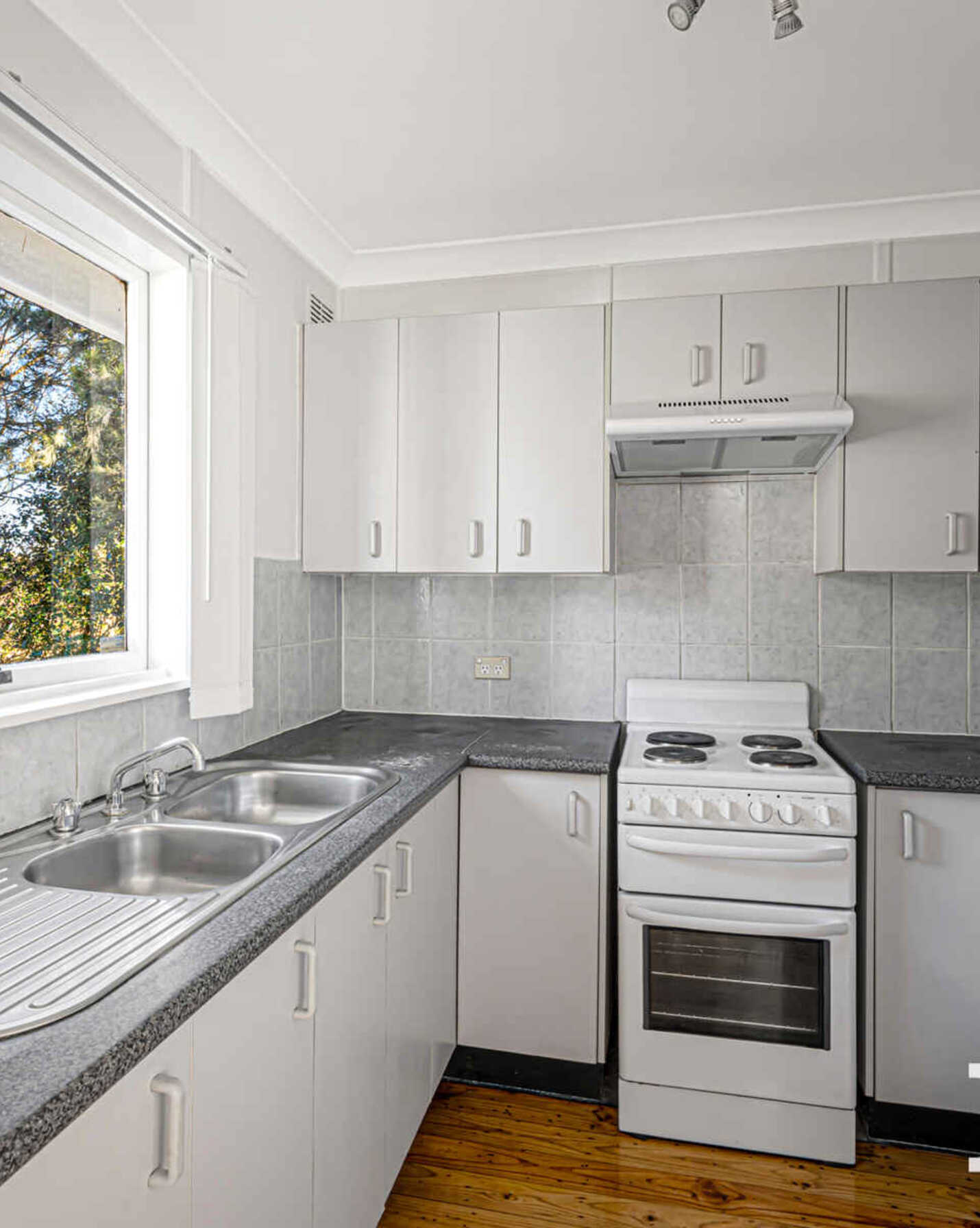 4 Ellsworth Drive Tregear, Tregear - Thumbnail 2