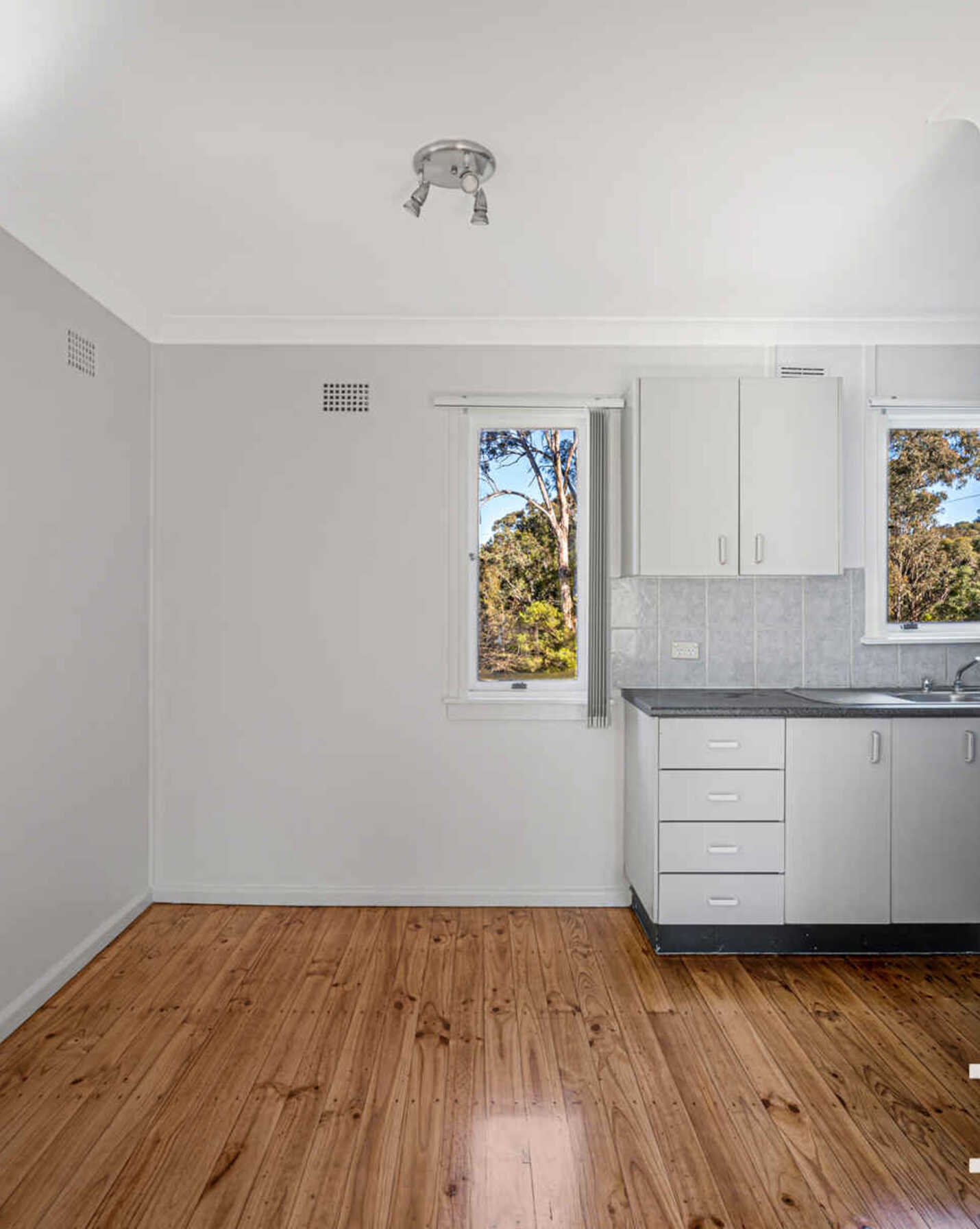 4 Ellsworth Drive Tregear, Tregear - Thumbnail 3
