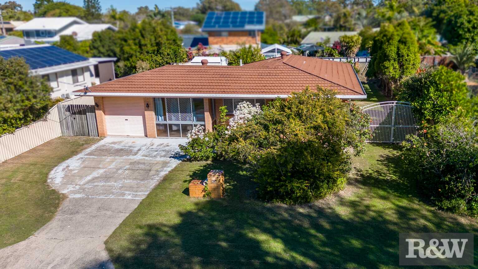 15 Endeavour Drive Banksia Beach 15 Endeavour Drive Banksia Beach