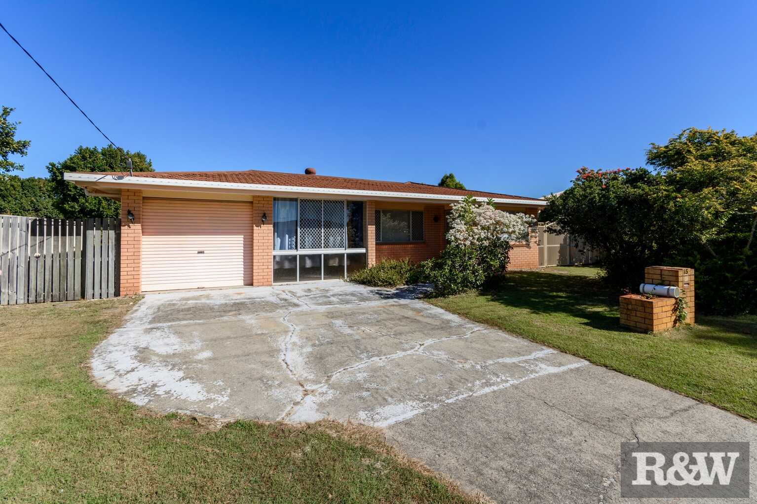 15 Endeavour Drive Banksia Beach 15 Endeavour Drive Banksia Beach