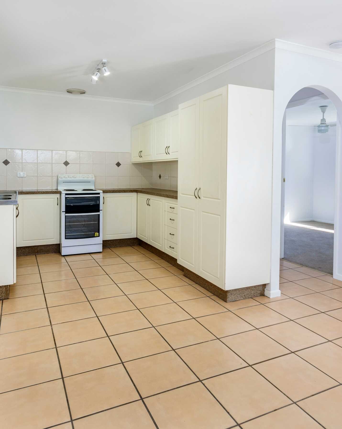 15 Endeavour Drive Banksia Beach, Beach - Thumbnail 6