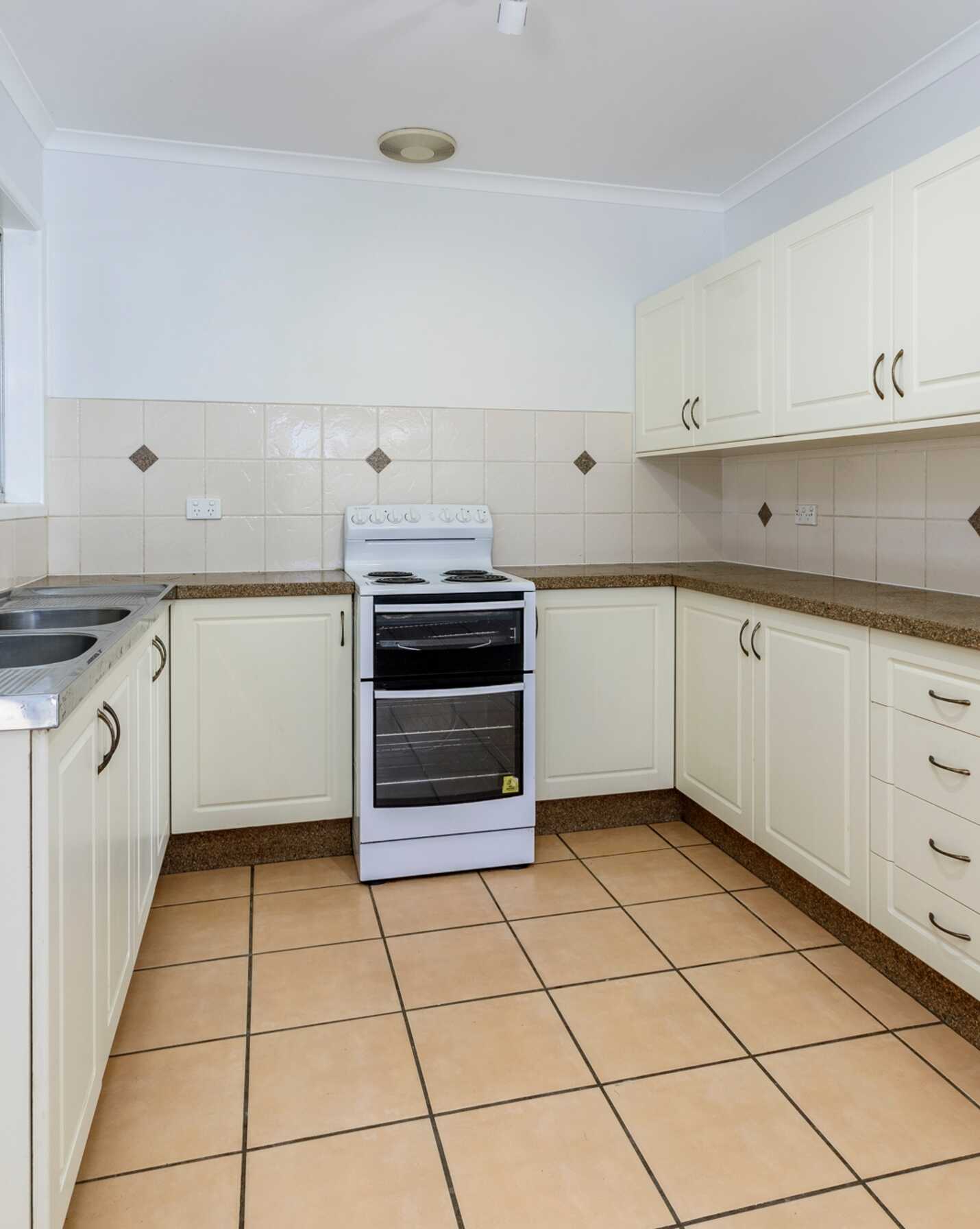 15 Endeavour Drive Banksia Beach, Beach - Thumbnail 7