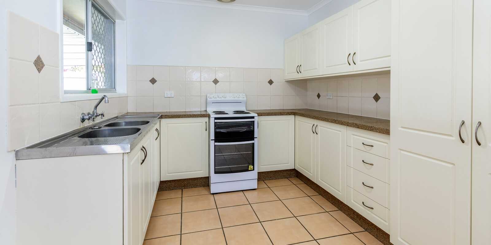 15 Endeavour Drive Banksia Beach 15 Endeavour Drive Banksia Beach