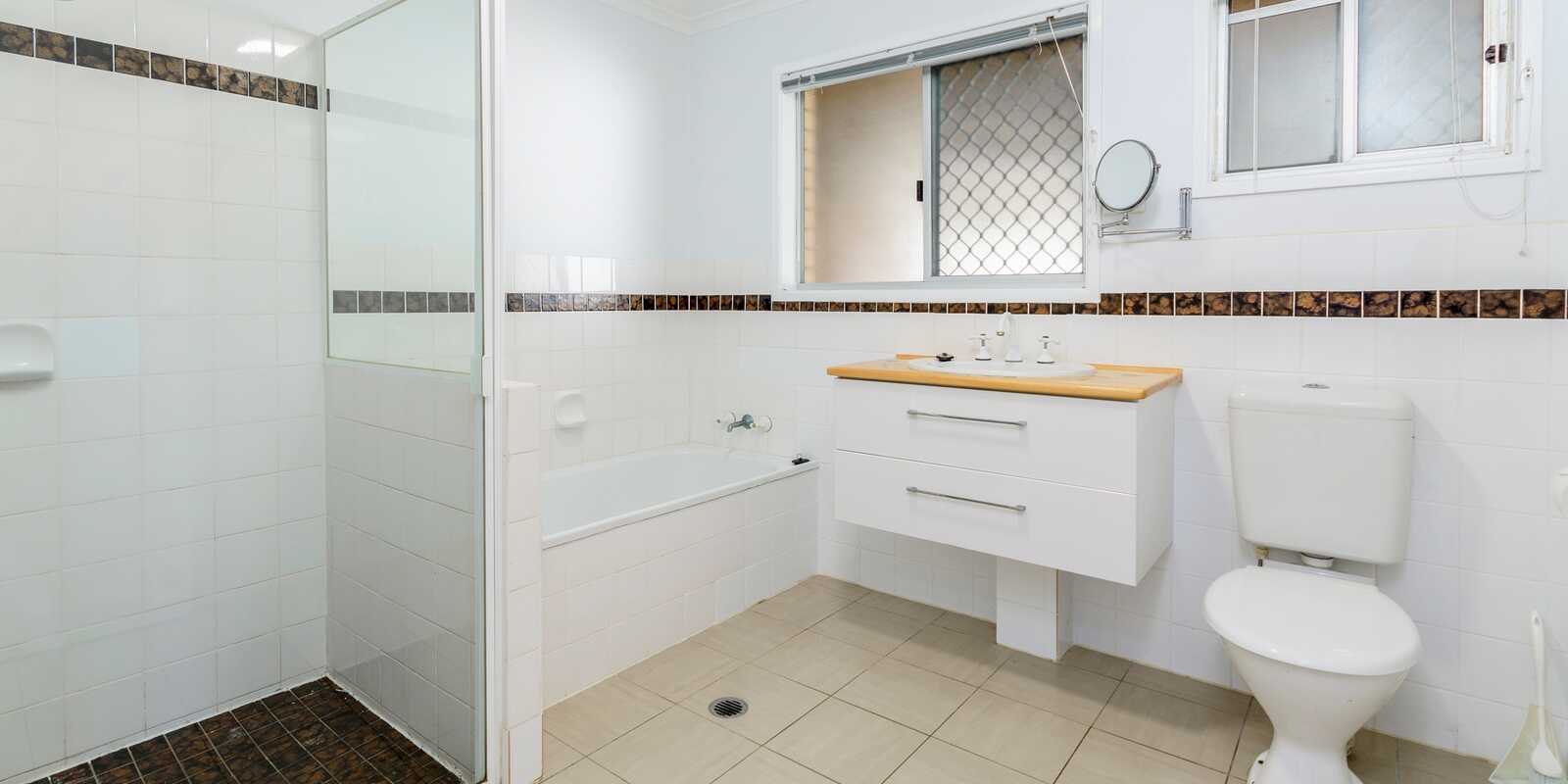 15 Endeavour Drive Banksia Beach 15 Endeavour Drive Banksia Beach
