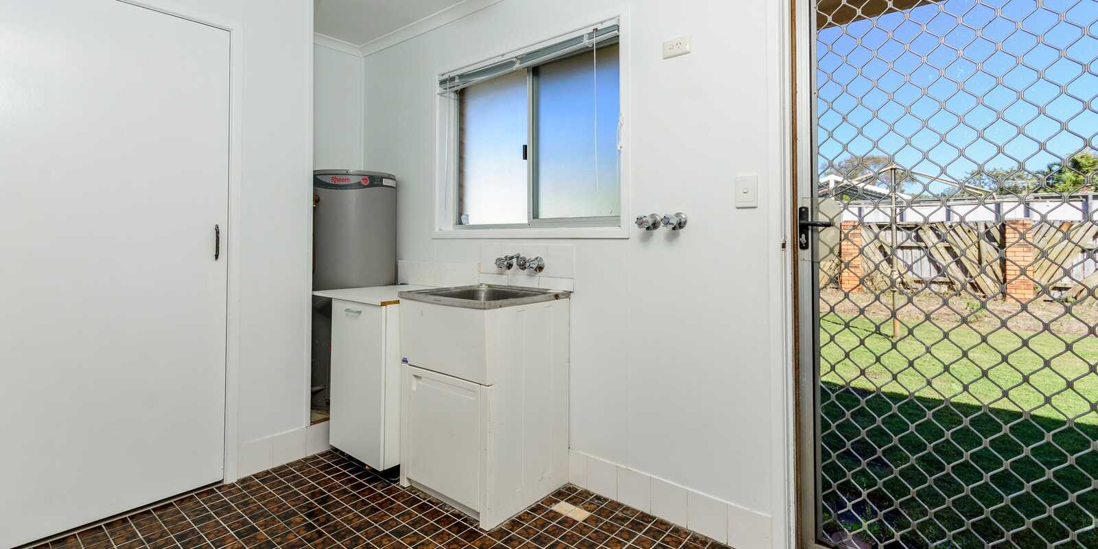15 Endeavour Drive Banksia Beach 15 Endeavour Drive Banksia Beach