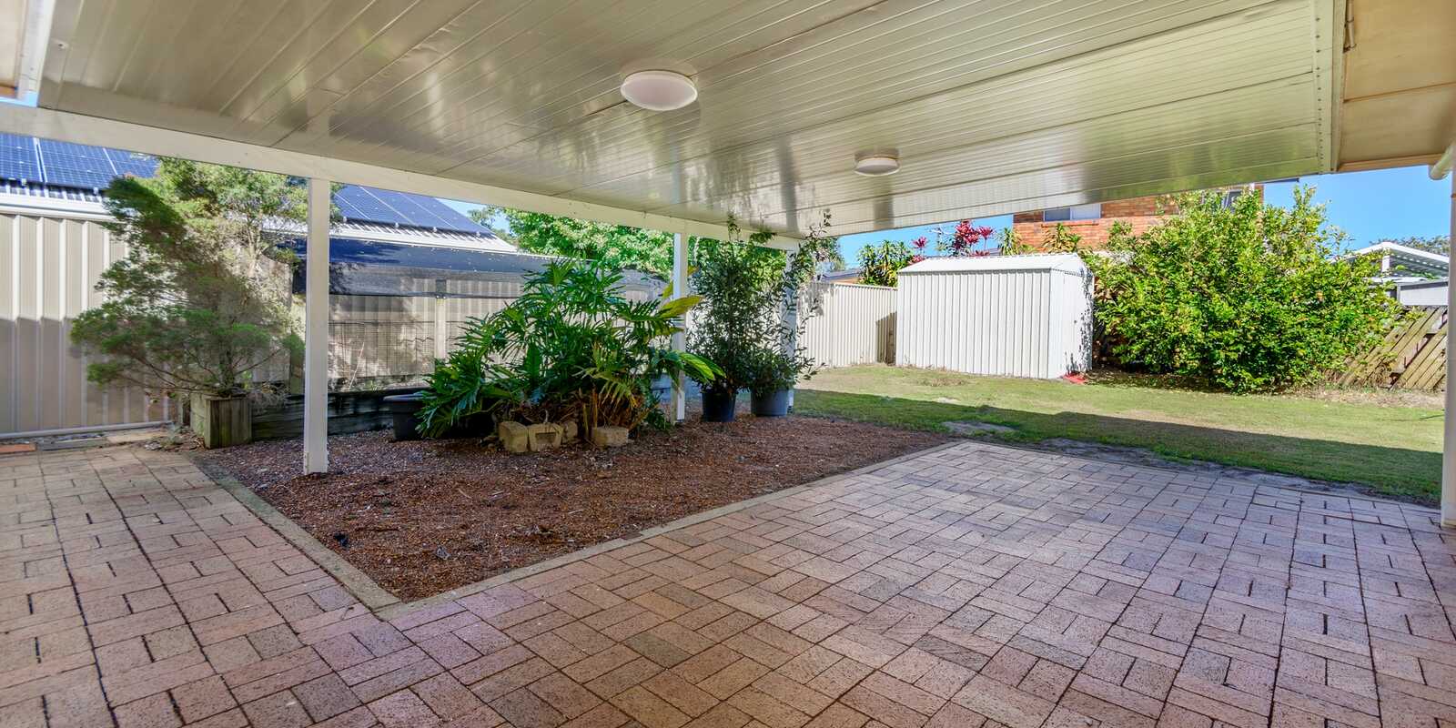 15 Endeavour Drive Banksia Beach 15 Endeavour Drive Banksia Beach