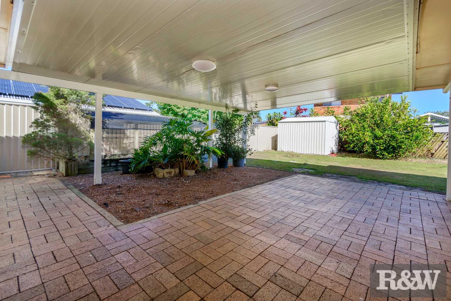 15 Endeavour Drive Banksia Beach 15 Endeavour Drive Banksia Beach