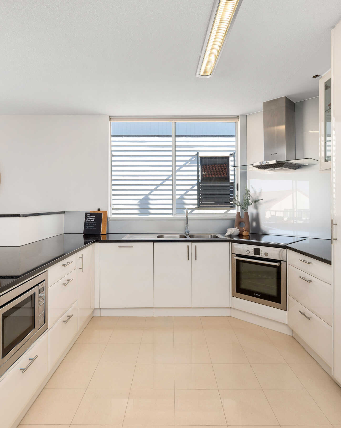 24/17 Whyenbah Street Hamilton, Hamilton - Thumbnail 4