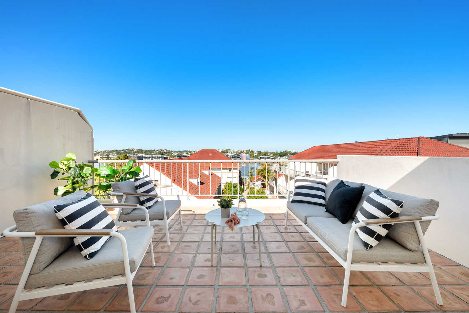 24/17 Whyenbah Street Hamilton 24/17 Whyenbah Street Hamilton
