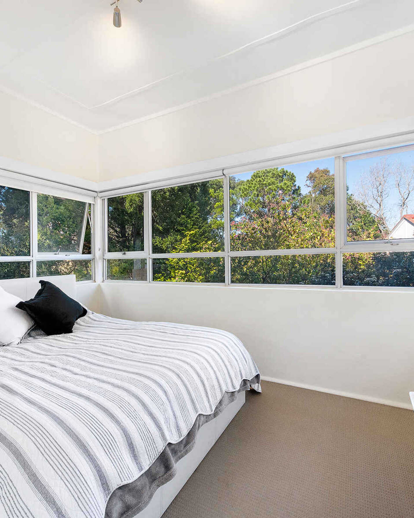 28 Morotai Crescent Castlecrag, Castlecrag - Thumbnail 6