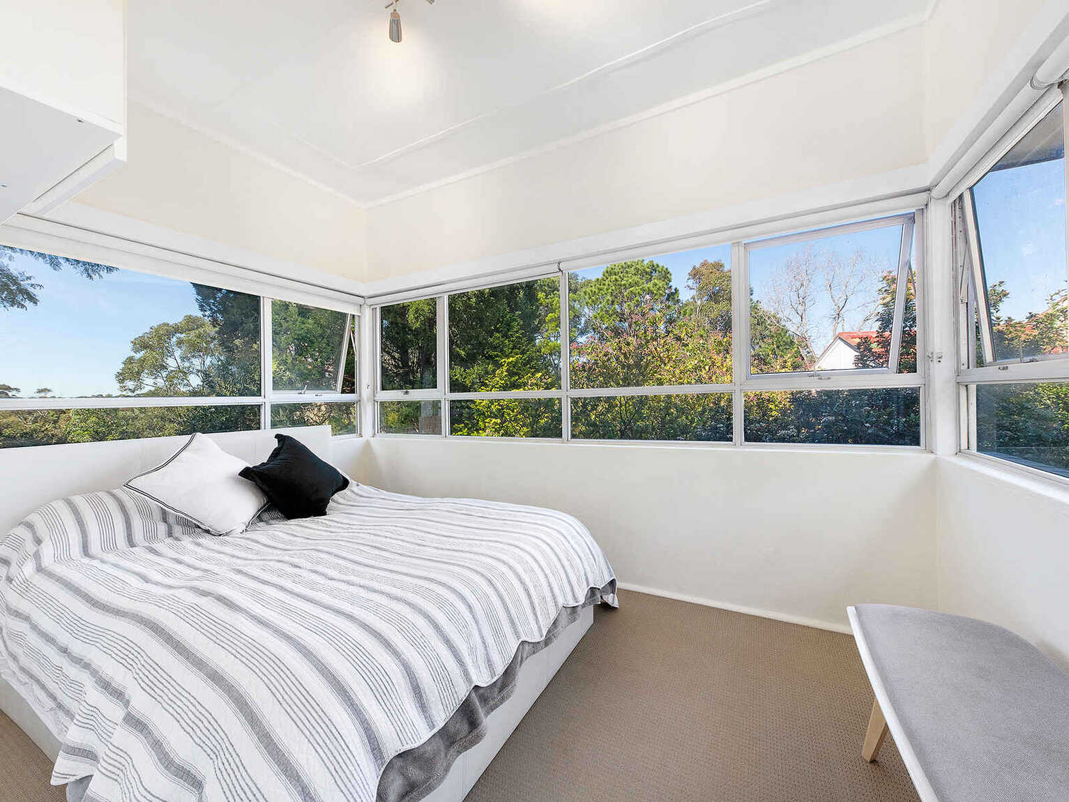 28 Morotai Crescent Castlecrag
