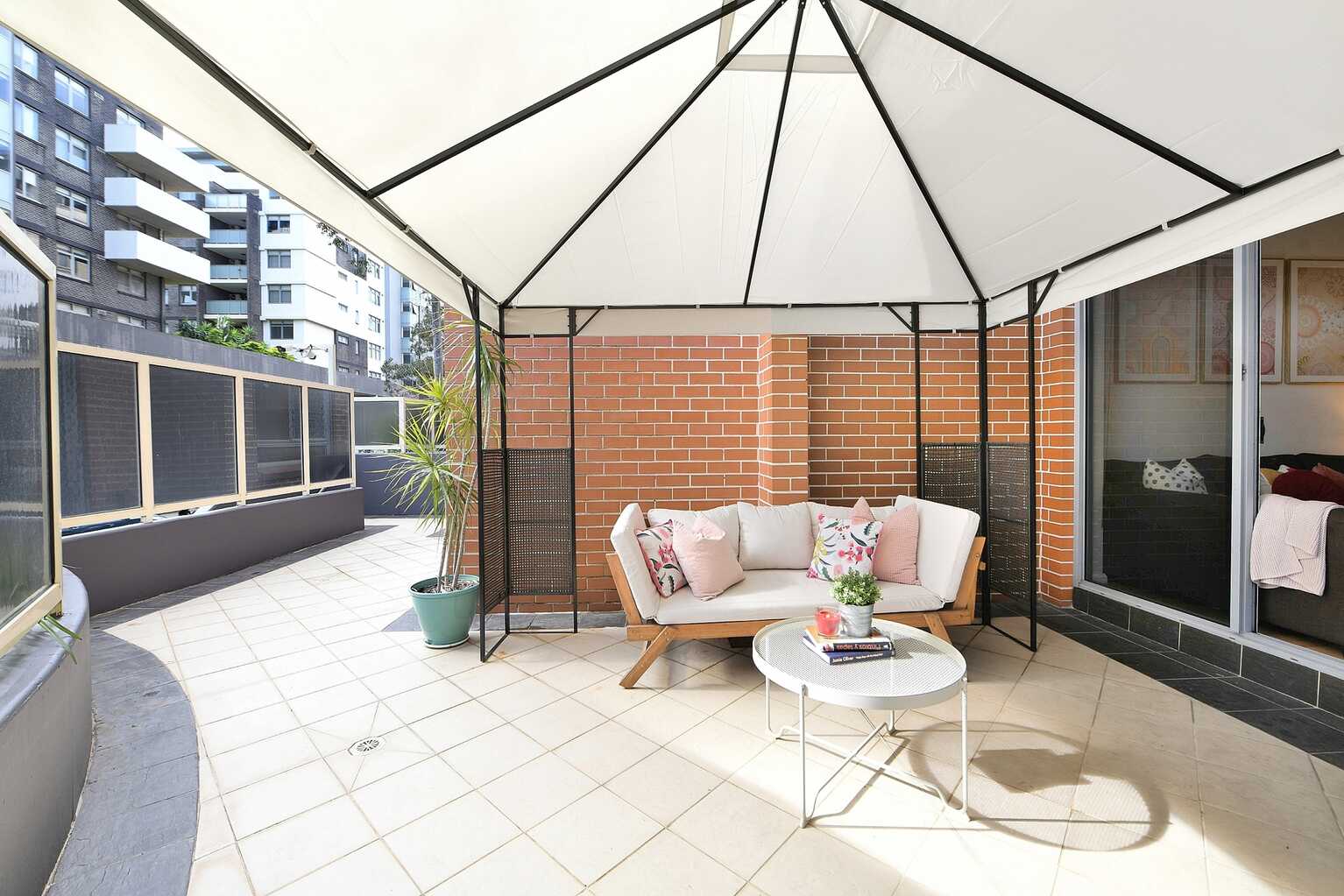 204/16 Lusty Street Wolli Creek 204/16 Lusty Street Wolli Creek