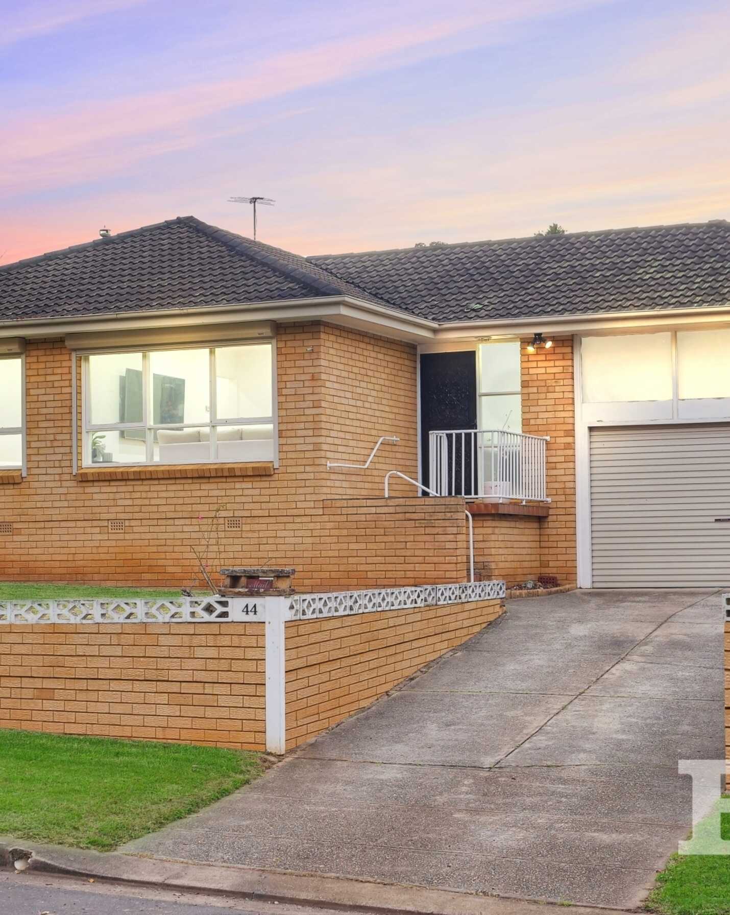 44 Lawn Avenue Bradbury, Bradbury - Thumbnail 2