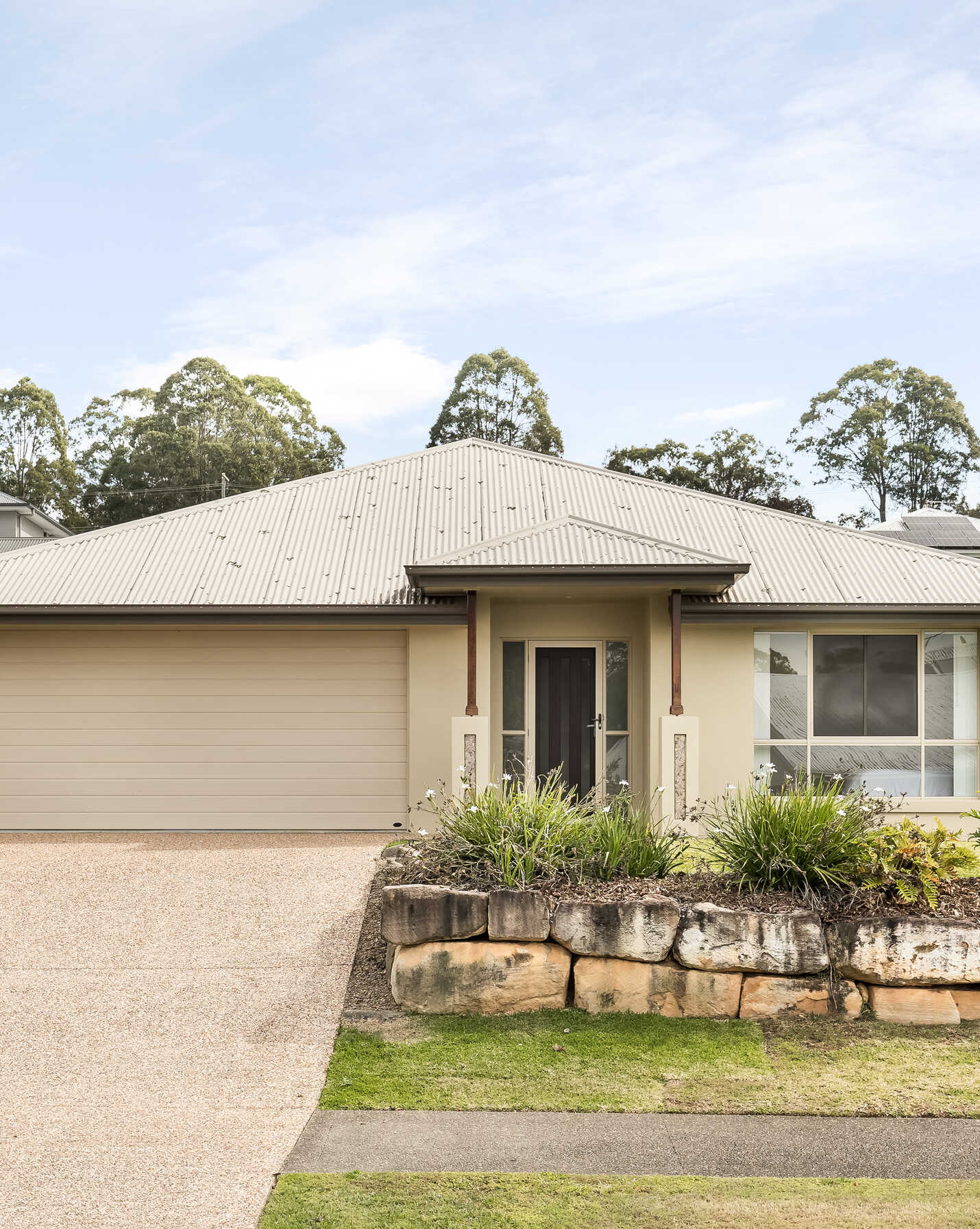 14 Crossing Drive Eatons Hill, Hill - Image 1