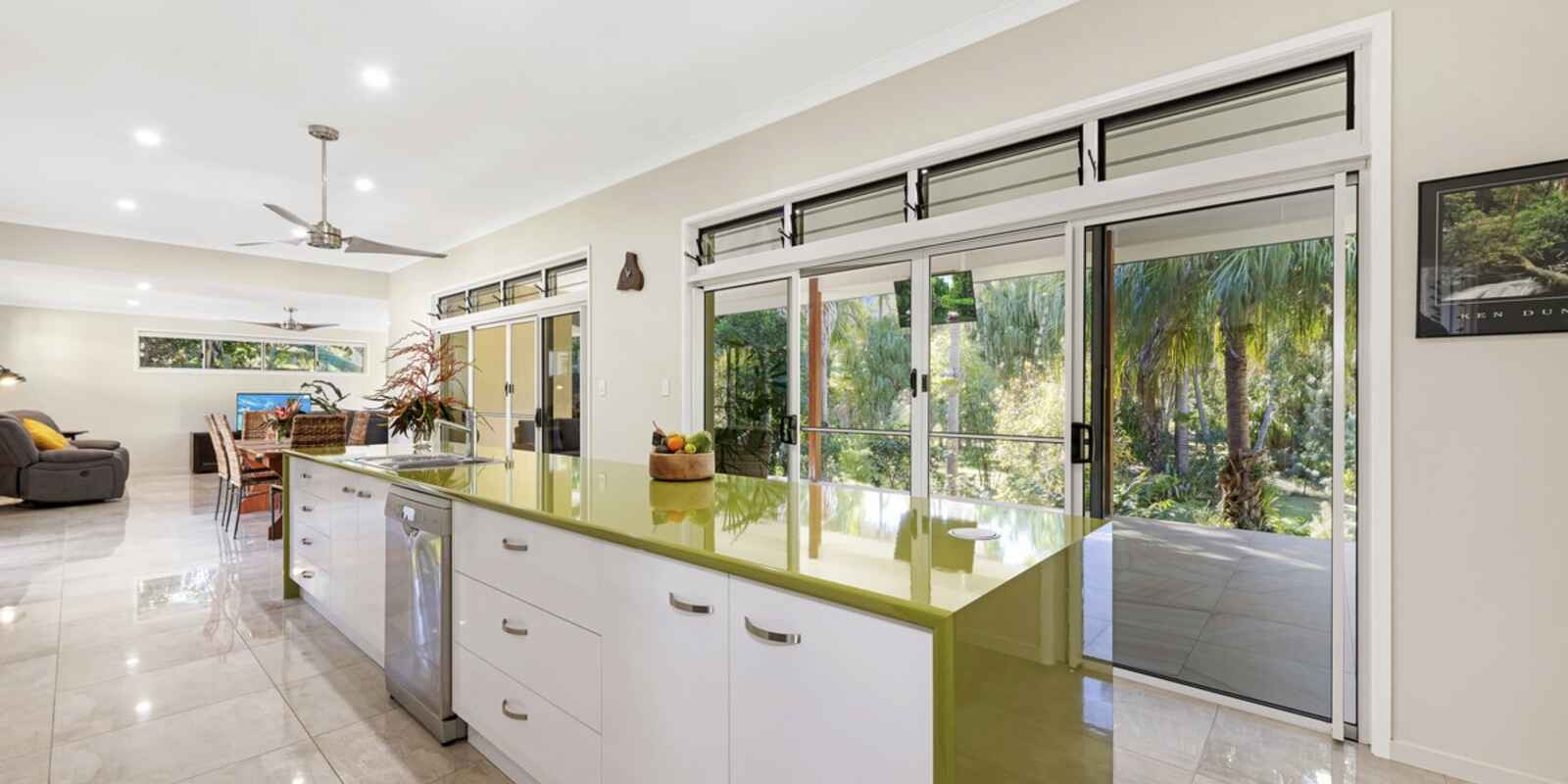 17 Woodlands Lane Moore Park Beach 17 Woodlands Lane Moore Park Beach