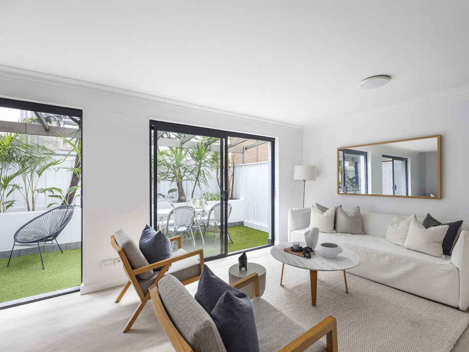 2/4 Warners Avenue North Bondi
