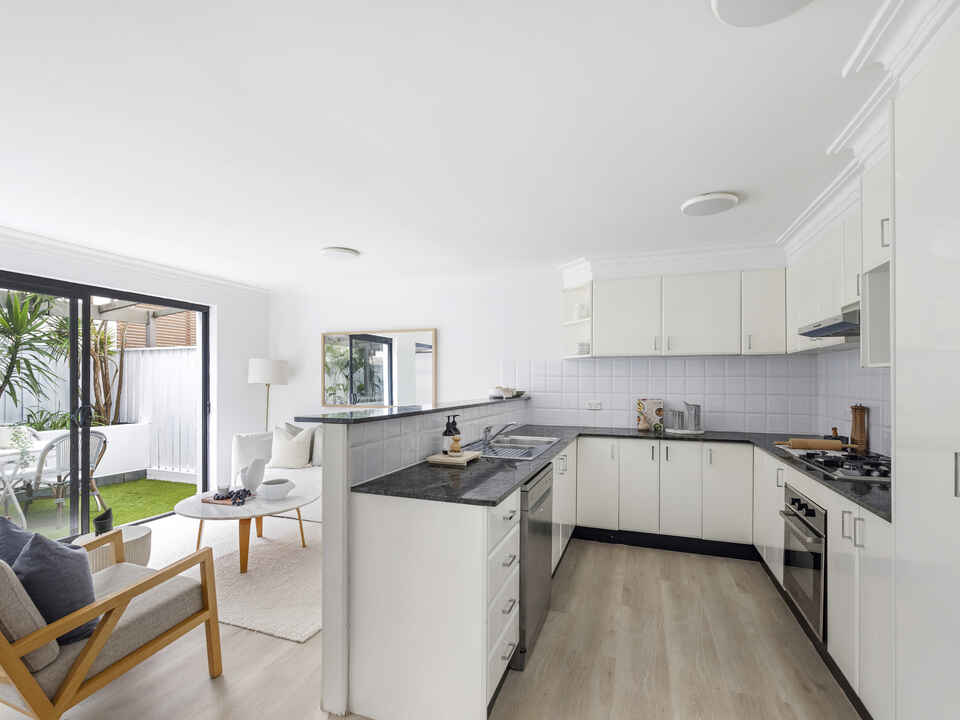 2/4 Warners Avenue North Bondi