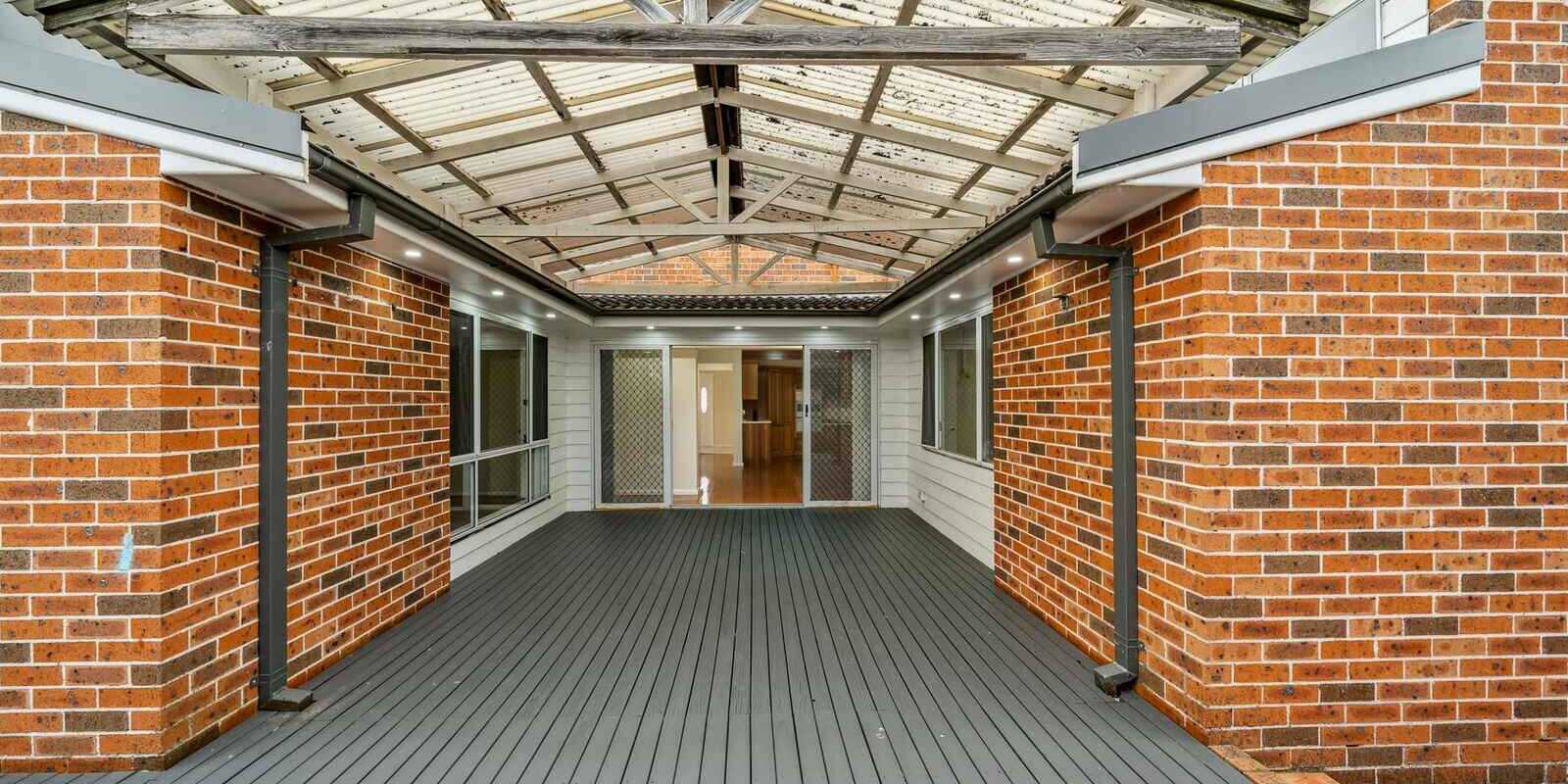 15 Tulip Place St Clair