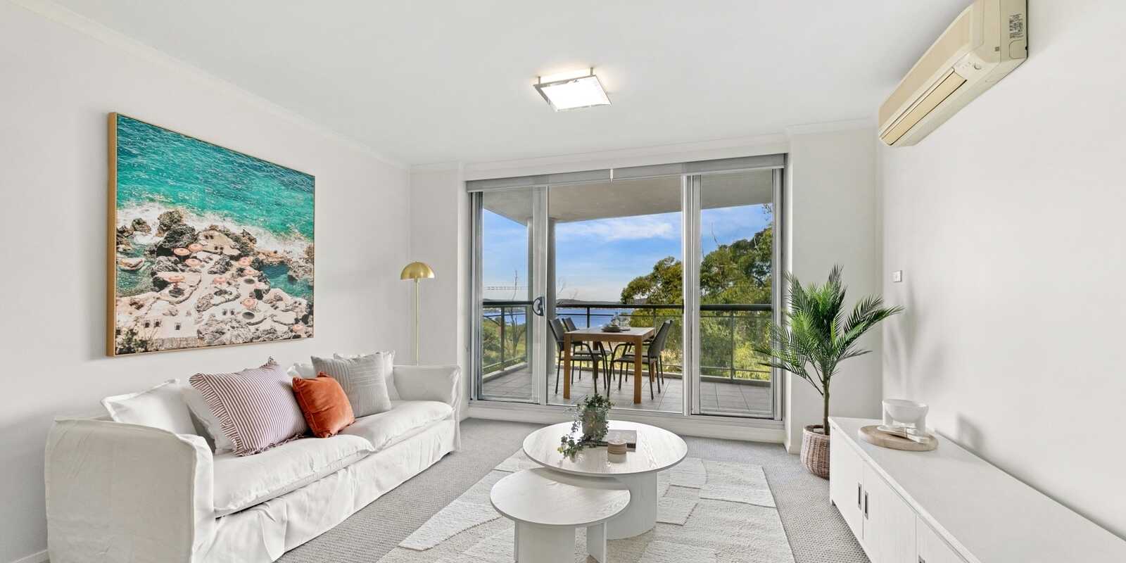 152/80 John Whiteway Drive Gosford 152/80 John Whiteway Drive Gosford