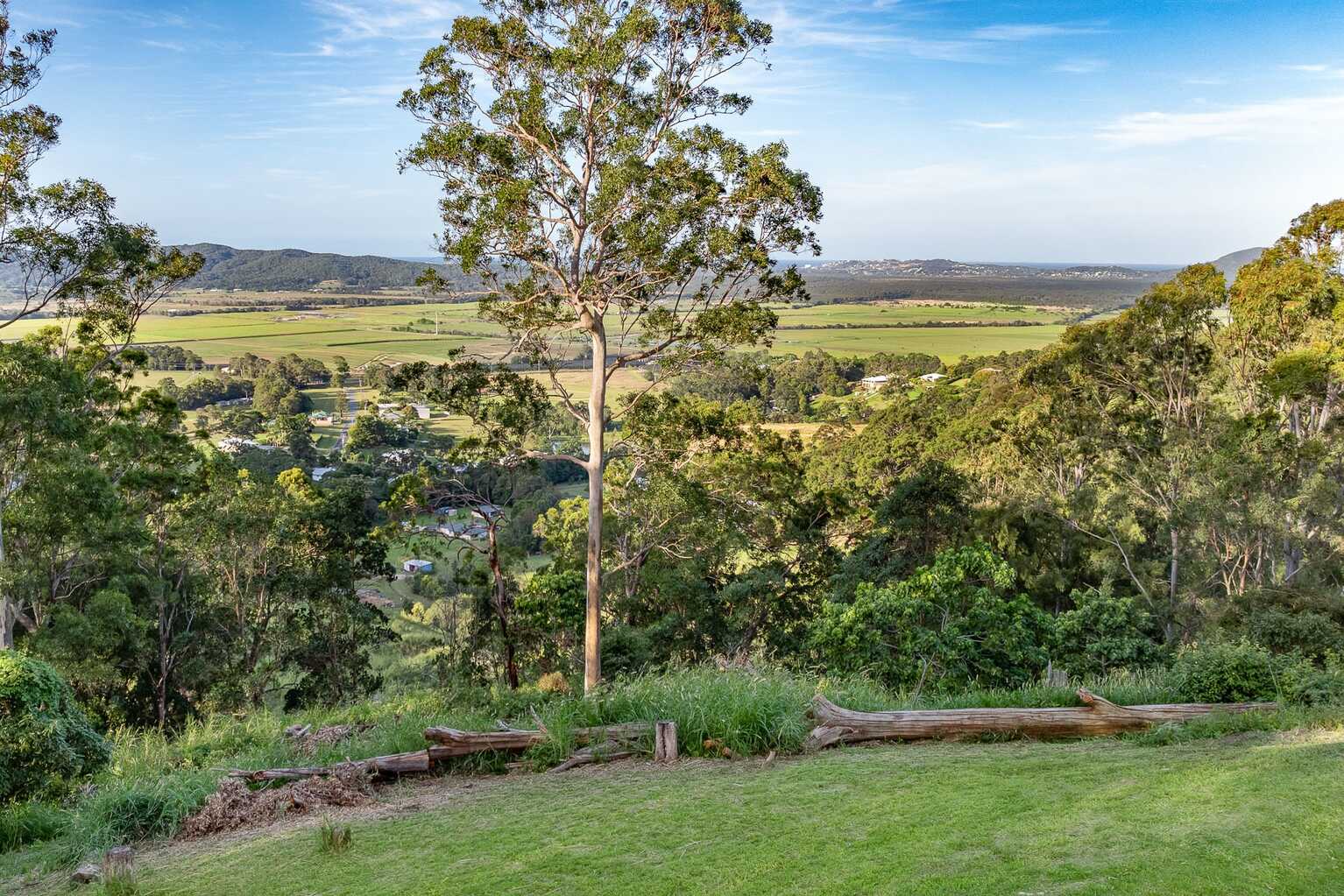 215 Ocean Vista Drive Maroochy River 215 Ocean Vista Drive Maroochy River