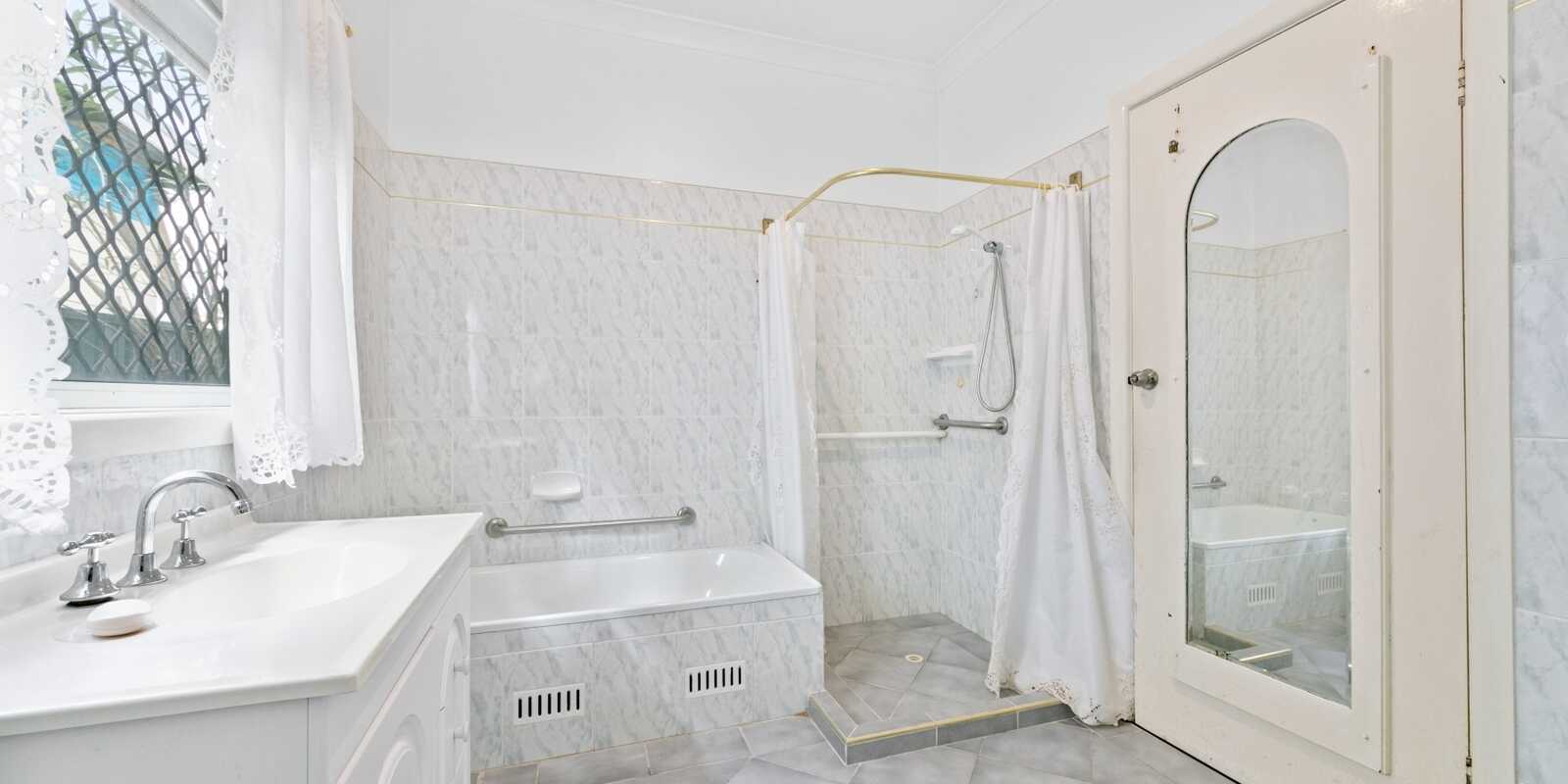 34 Lone Pine Avenue Umina Beach 34 Lone Pine Avenue Umina Beach