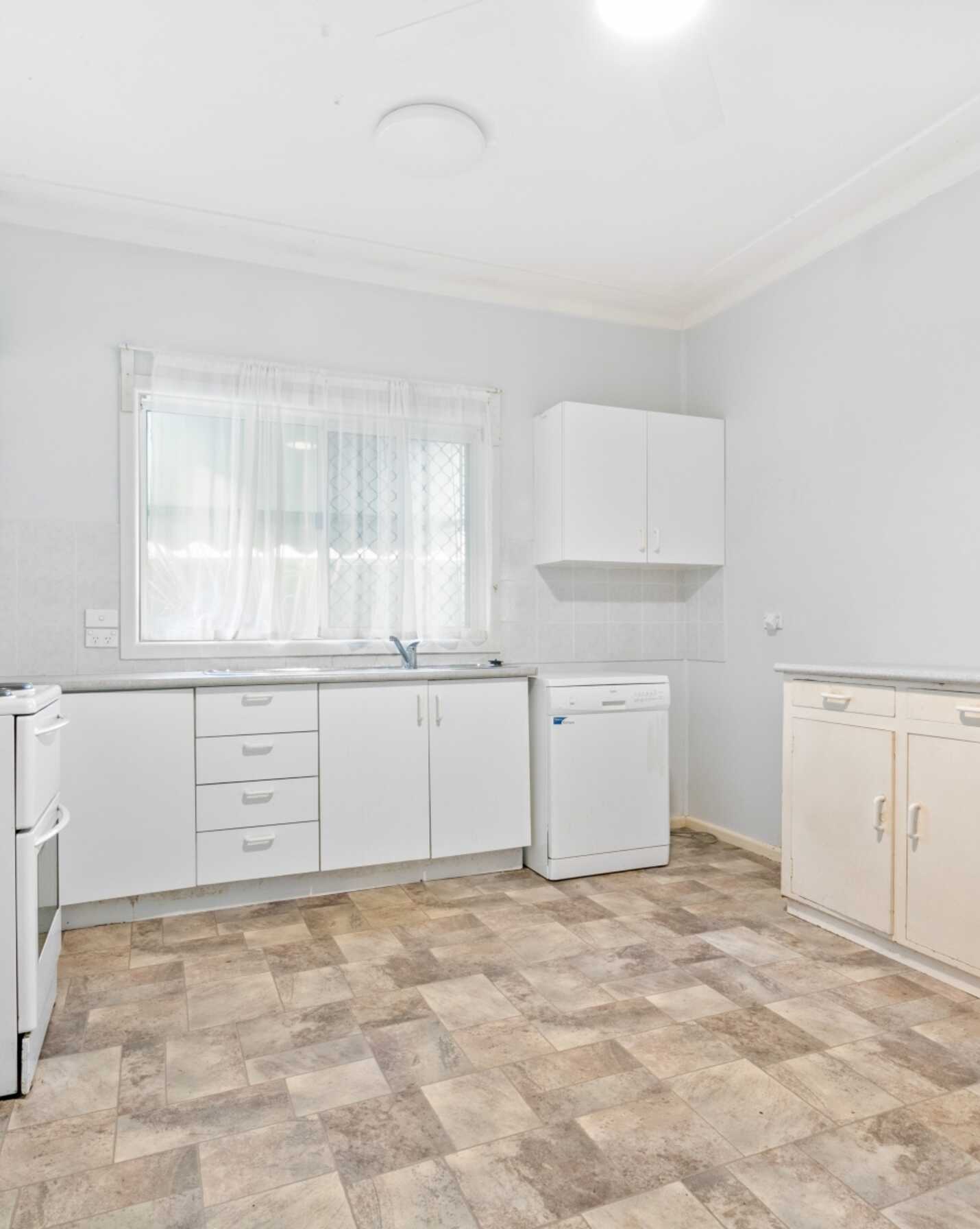 34 Lone Pine Avenue Umina Beach, Beach - Thumbnail 3