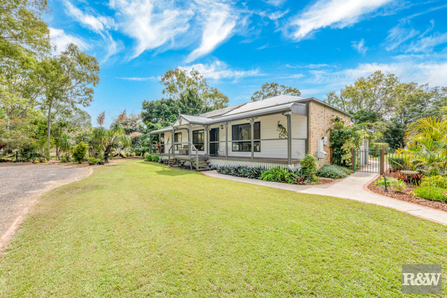 296 Sylvan Drive Moore Park Beach 296 Sylvan Drive Moore Park Beach