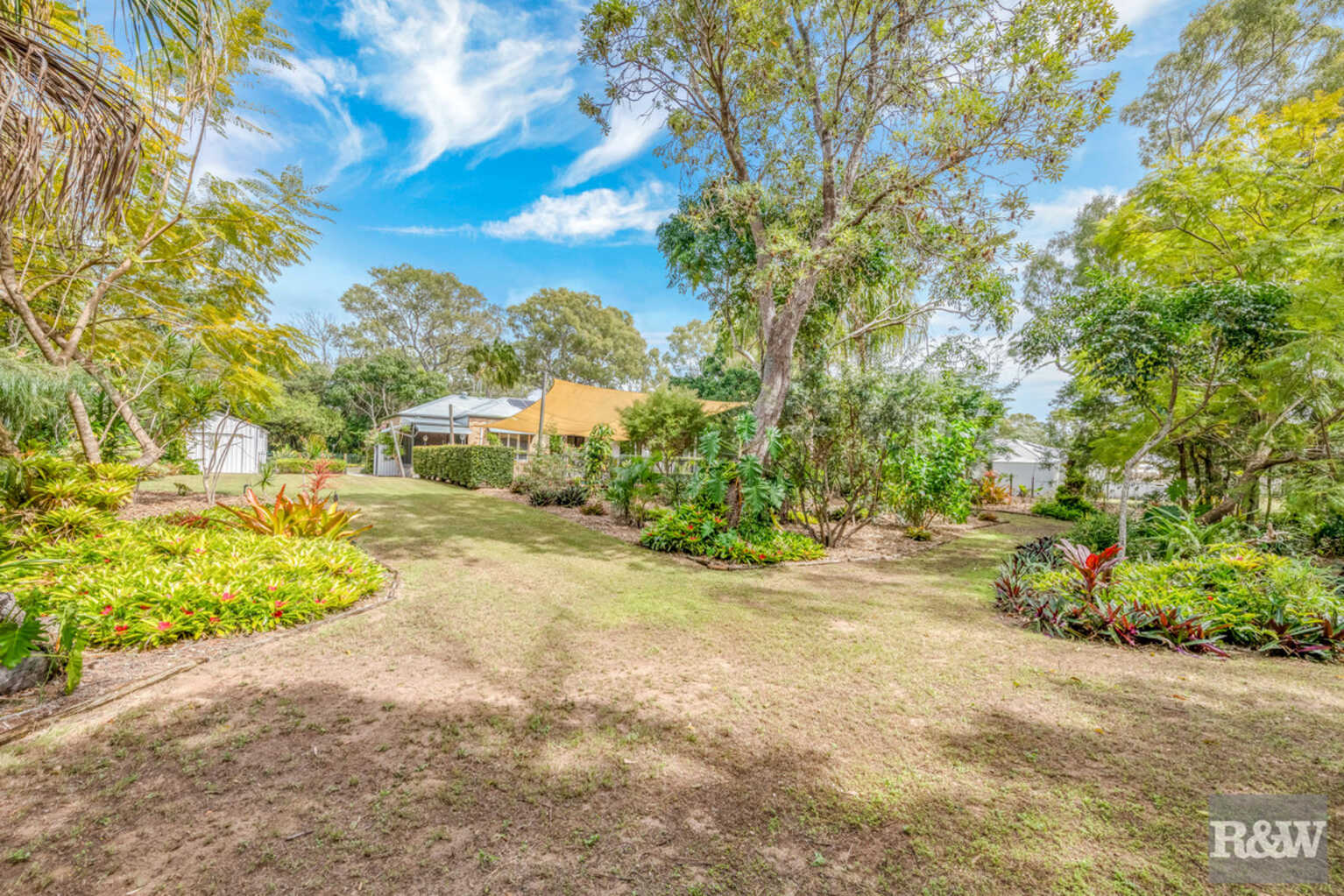 296 Sylvan Drive Moore Park Beach 296 Sylvan Drive Moore Park Beach
