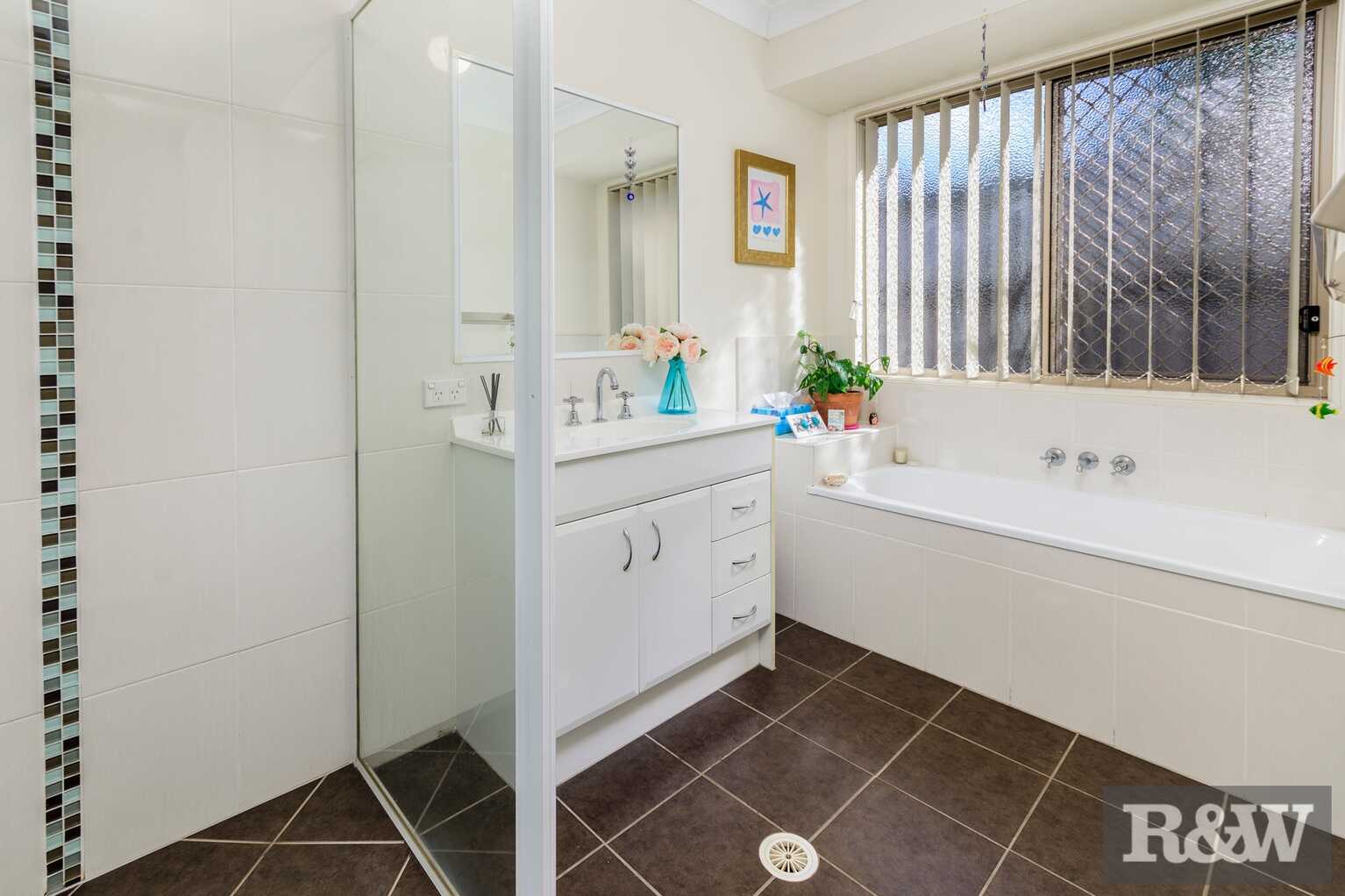 5 Coach Road West Morayfield 5 Coach Road West Morayfield