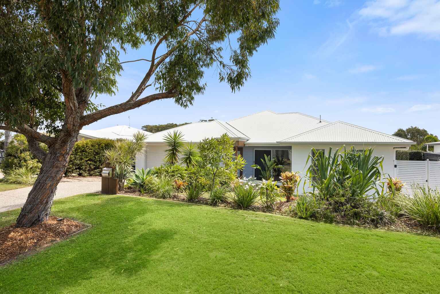 9 Feathertail Place Peregian Springs 9 Feathertail Place Peregian Springs