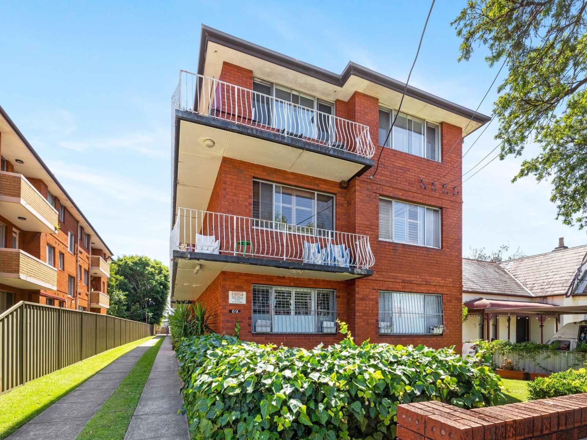 11/69 Warren Road Marrickville