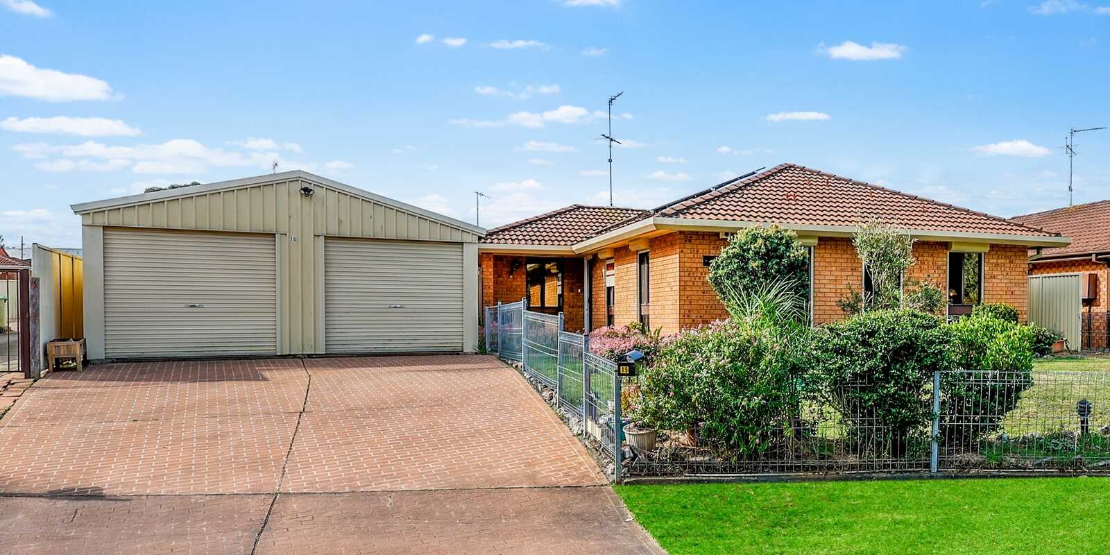15 Dibbler Place St Helens Park