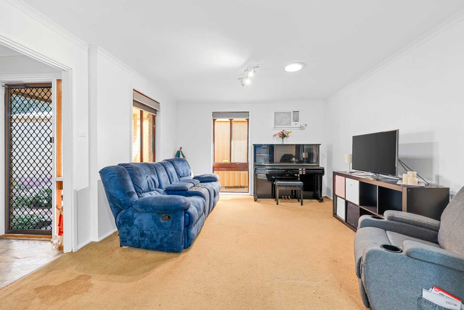 15 Dibbler Place St Helens Park