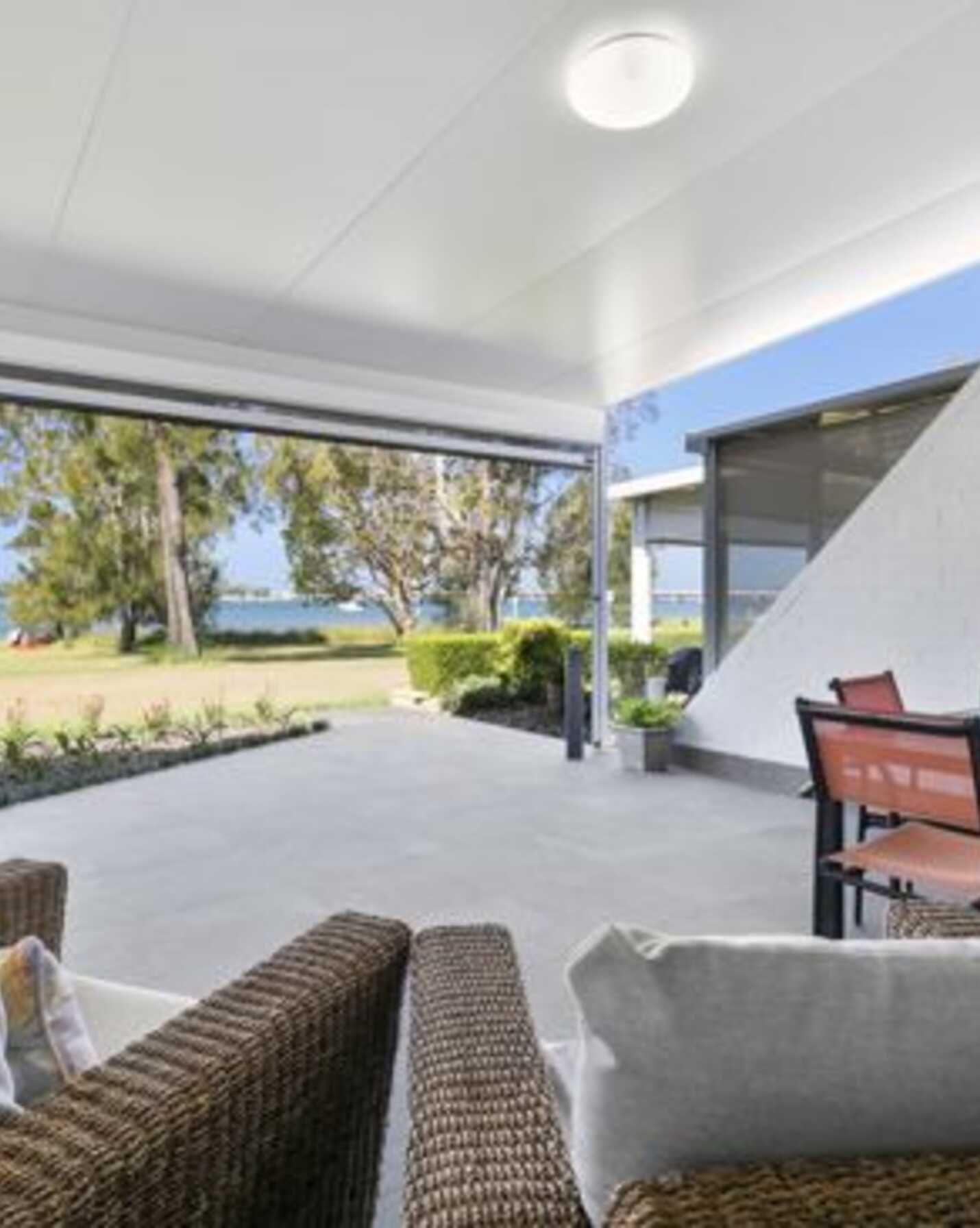 19A/16 Spinnaker Drive Sandstone Point, Point - Thumbnail 2