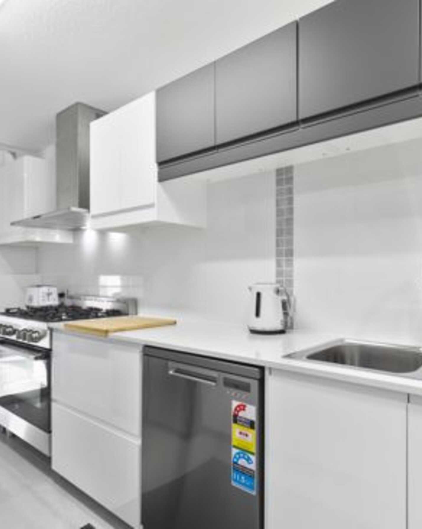 19A/16 Spinnaker Drive Sandstone Point, Point - Thumbnail 6