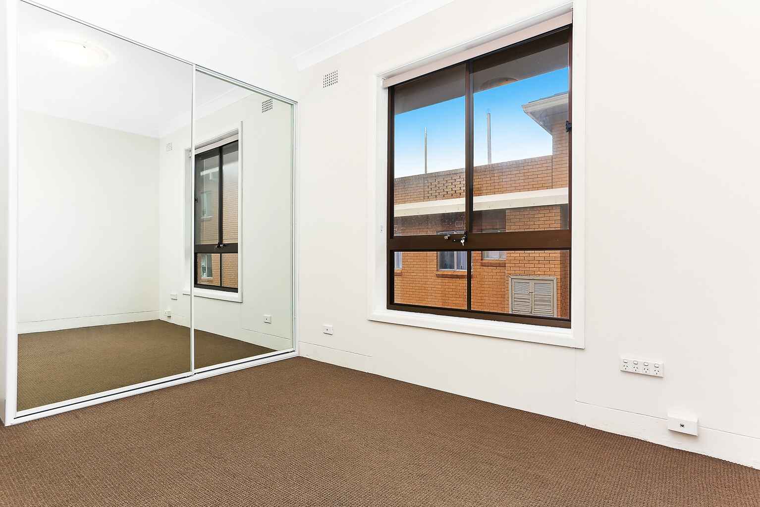 10/98 The Grand Parade Brighton-Le-Sands 10/98 The Grand Parade Brighton-Le-Sands