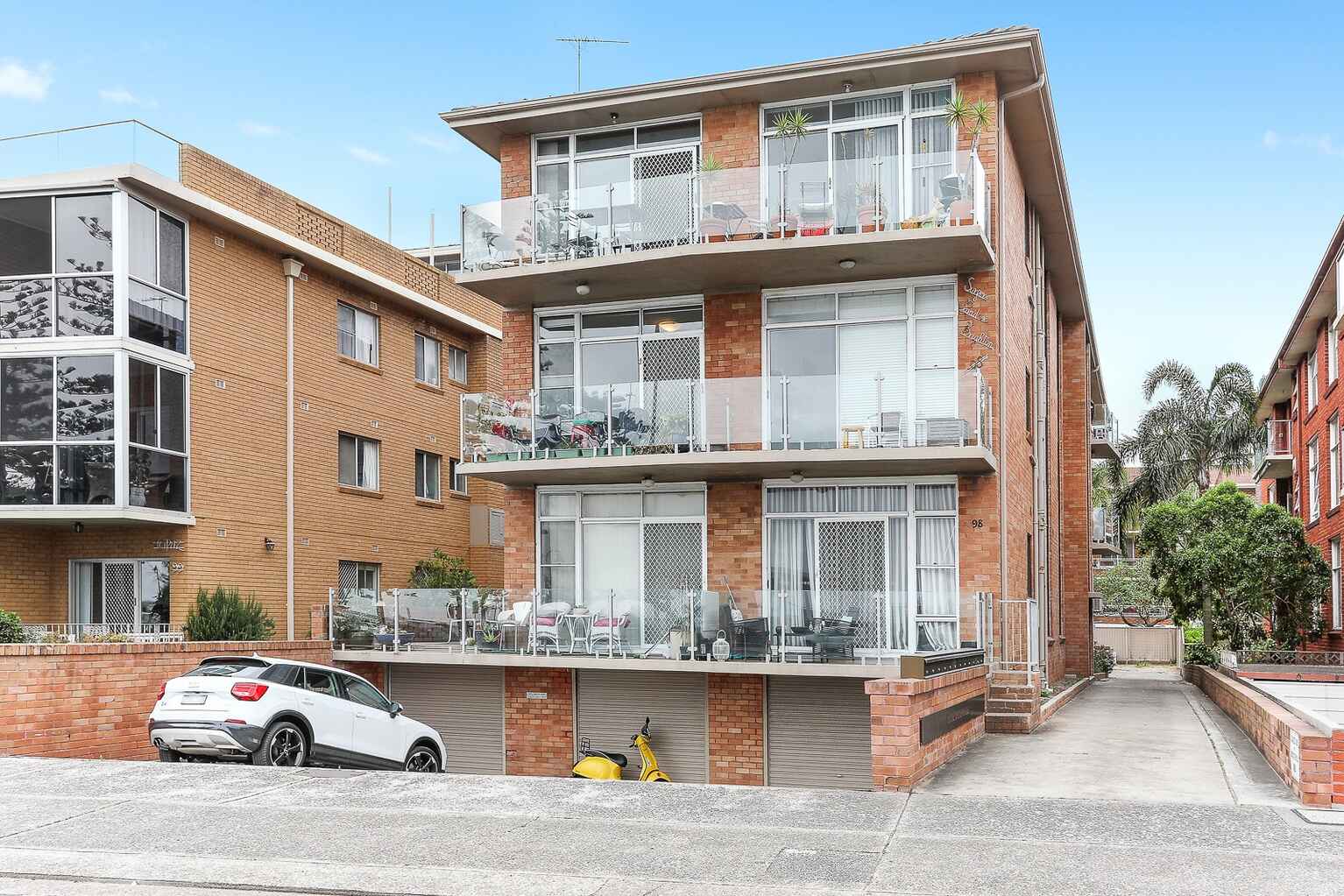 10/98 The Grand Parade Brighton-Le-Sands 10/98 The Grand Parade Brighton-Le-Sands