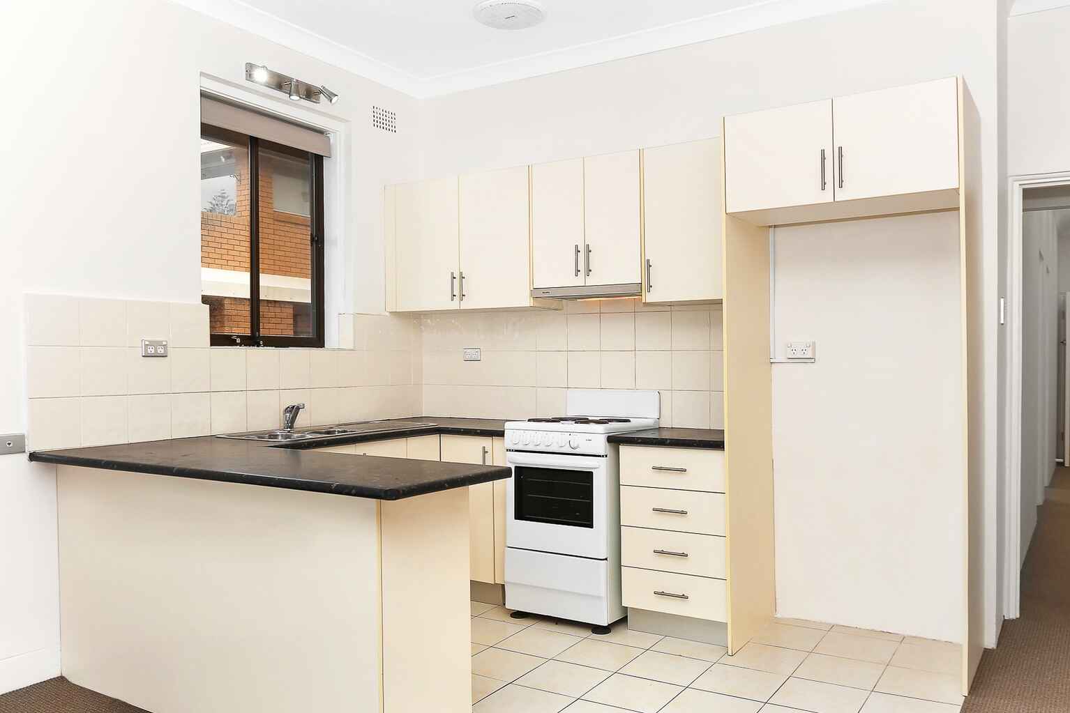 10/98 The Grand Parade Brighton-Le-Sands 10/98 The Grand Parade Brighton-Le-Sands