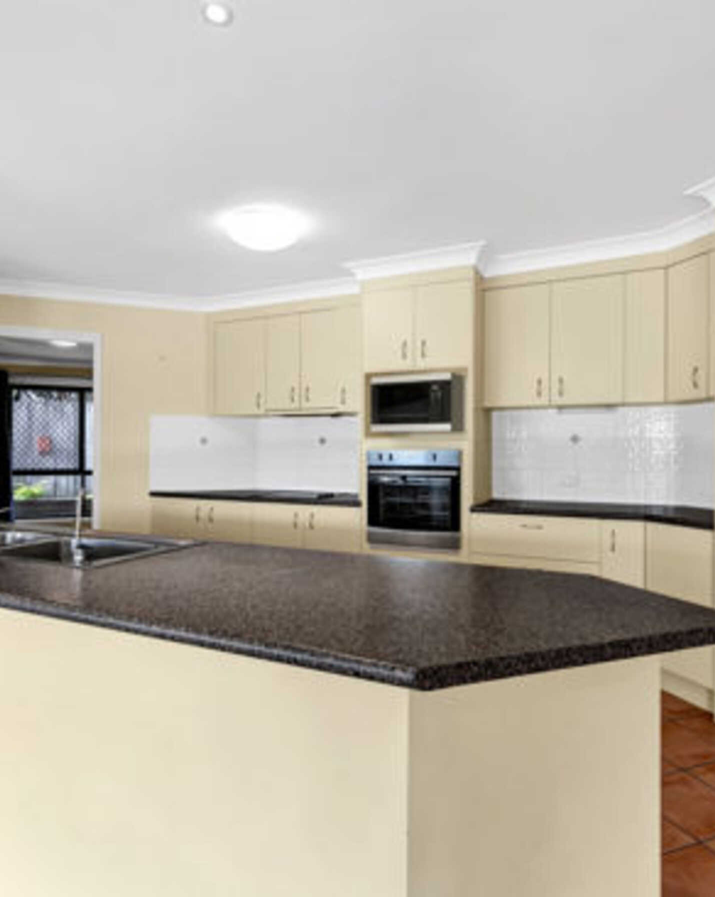 9 Sunbrite Court Sandstone Point, Point - Thumbnail 4