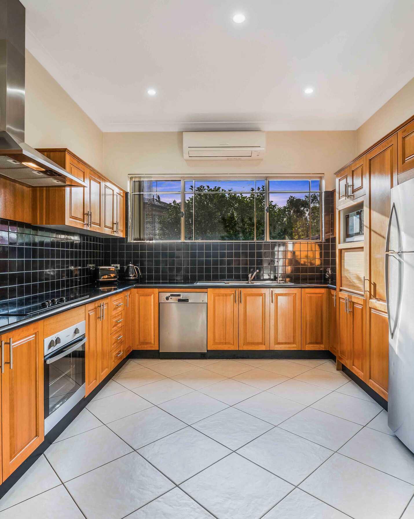 4 Fitzroy Close Hinchinbrook, Hinchinbrook - Thumbnail 3