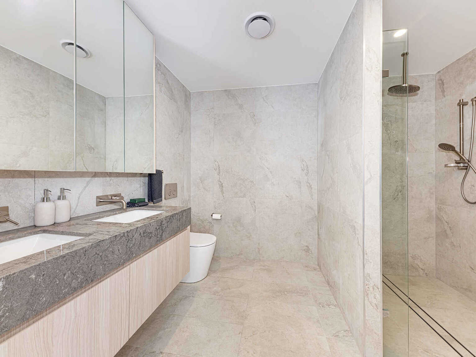 11/12 Amaroo Avenue Castle Cove