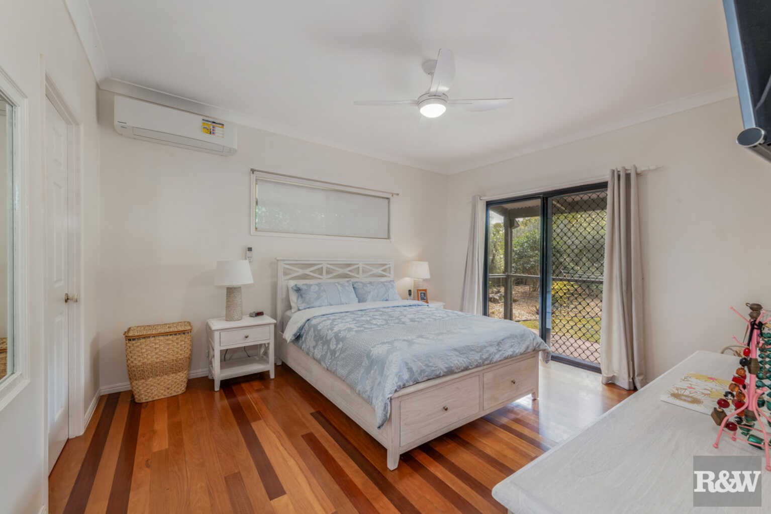296 Sylvan Drive Moore Park Beach 296 Sylvan Drive Moore Park Beach